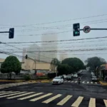 Rua de Campo Grande durante tempestade com chuva e vento forte