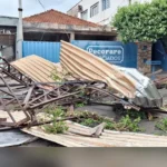 Equipe da Defesa Civil trabalhando após temporal em Matão
